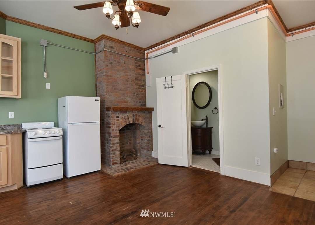 2922 Hoyt Ave #101 - Photo 2 of 4