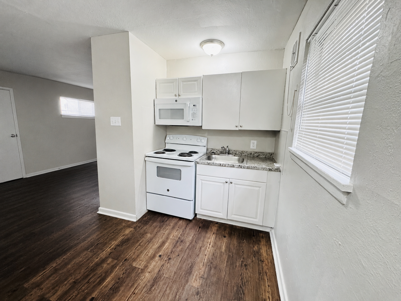 Stadiums Edge II Apartments (Studio/1 Bath) - Photo 5 of 17