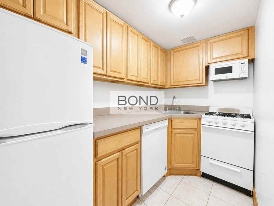 255 W 93rd St #N - Photo 5 of 8