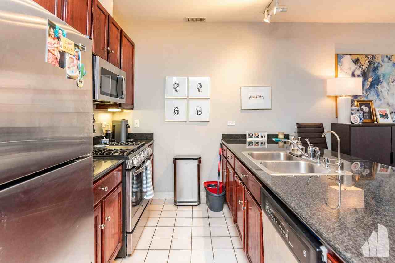 23 North Racine Avenue, Unit 406 - Photo 2 of 23