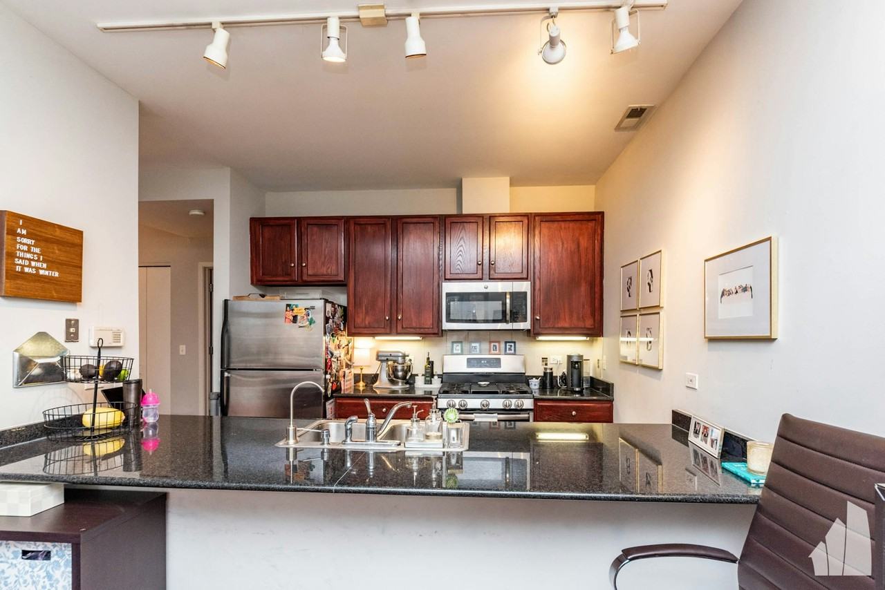 23 North Racine Avenue, Unit 406 - Photo 3 of 23