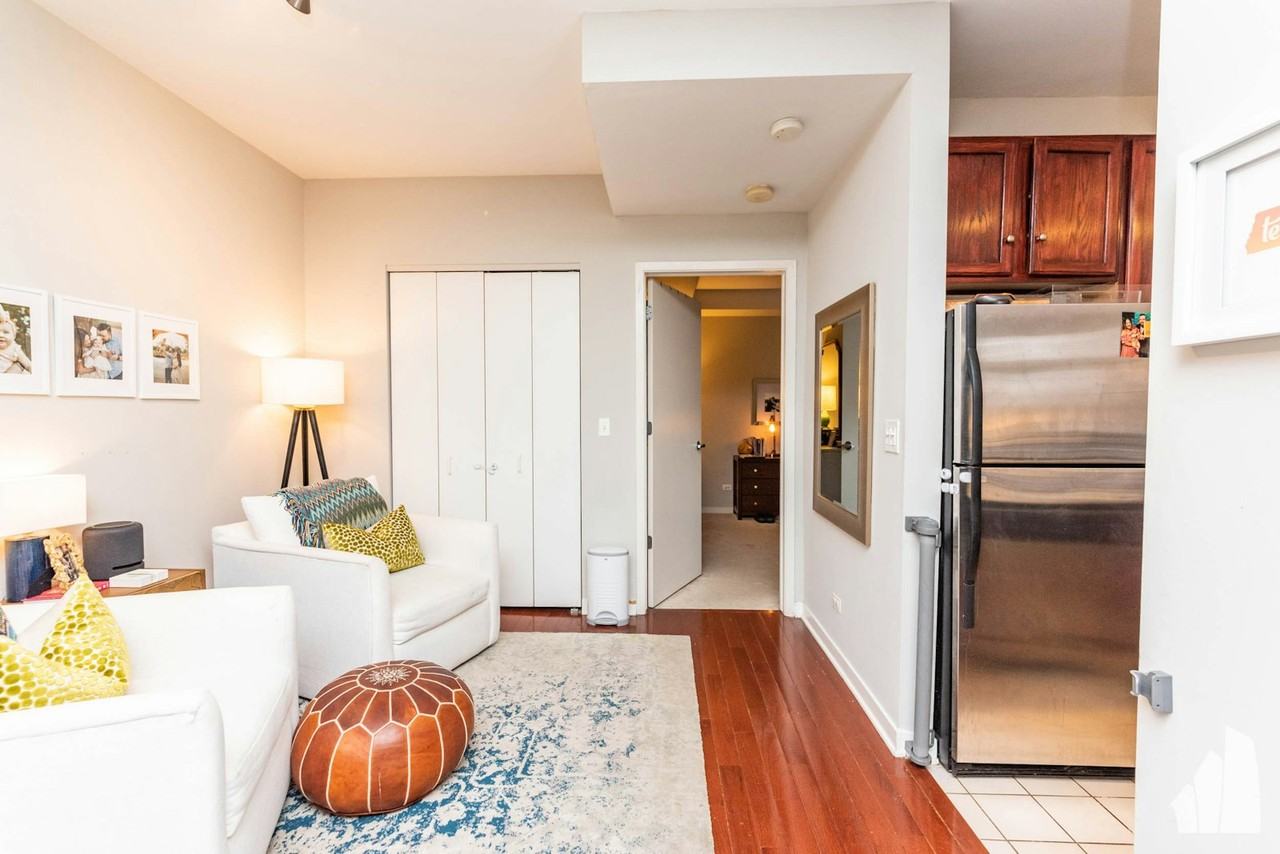 23 North Racine Avenue, Unit 406 - Photo 4 of 23