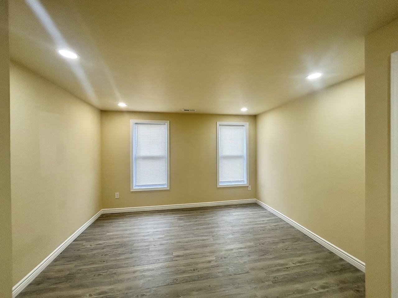 916 W Boston St ## 18 - Photo 5 of 7