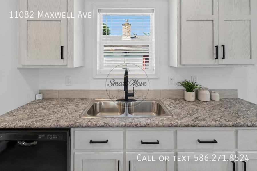 11082 Maxwell Ave - Photo 4 of 26