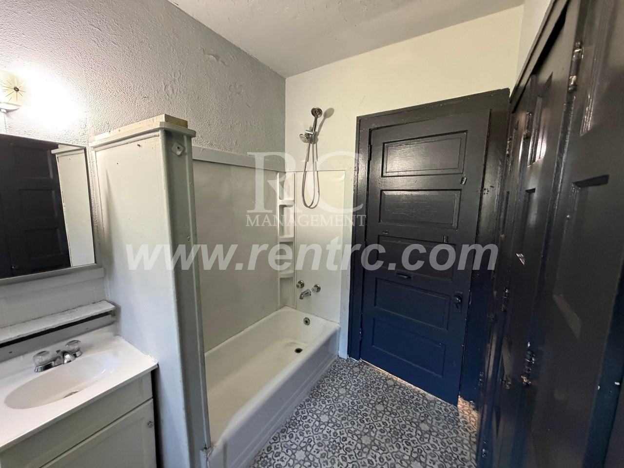 134 Grace St - Photo 3 of 11