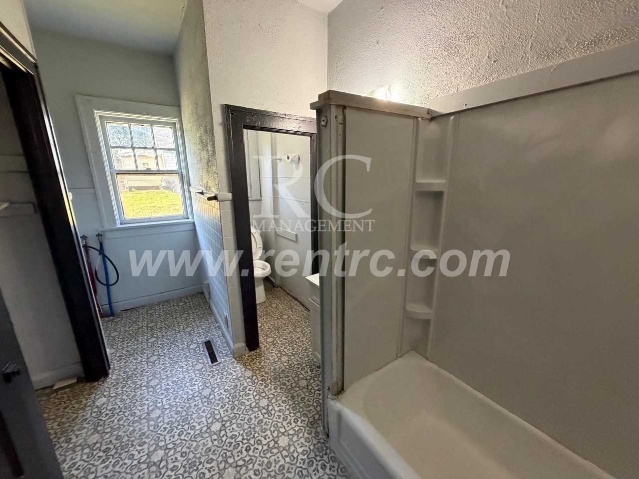 134 Grace St - Photo 4 of 11
