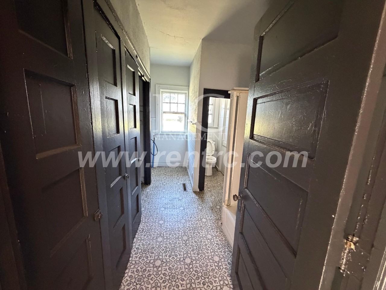 134 Grace St - Photo 5 of 11
