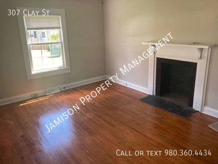 307 Clay St - Photo 2 of 7