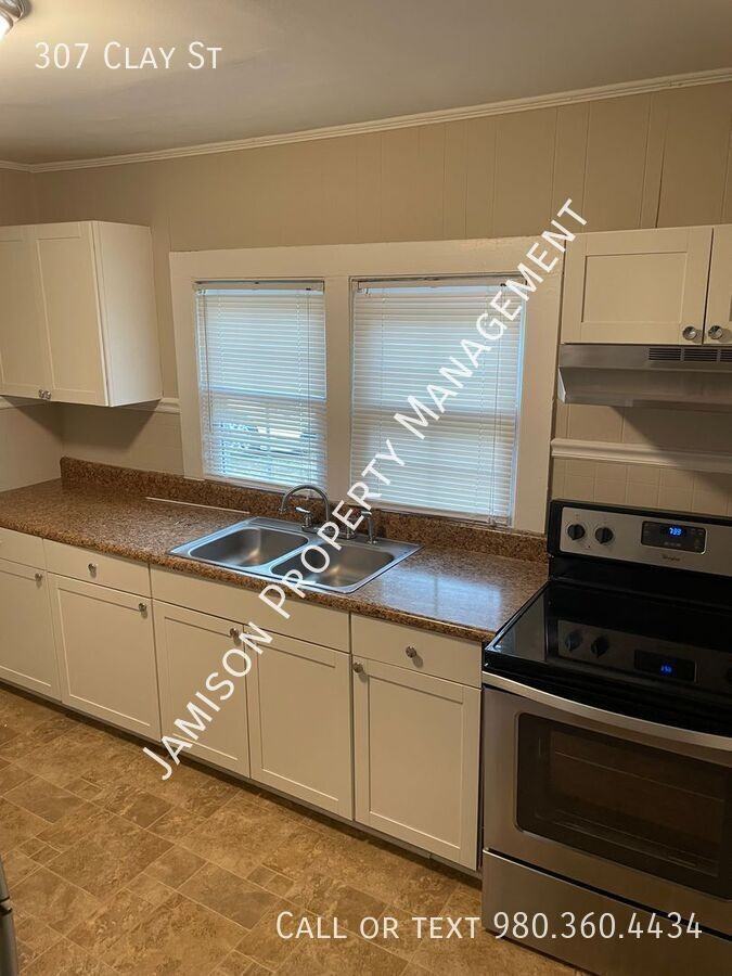 307 Clay St - Photo 6 of 7