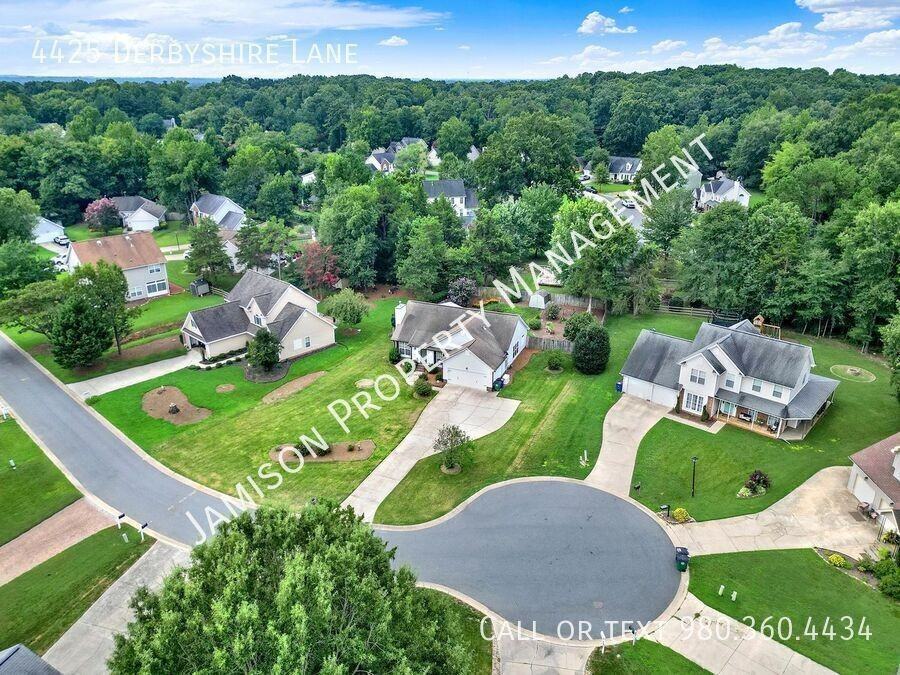 4425 Derbyshire Ln - Photo 2 of 29