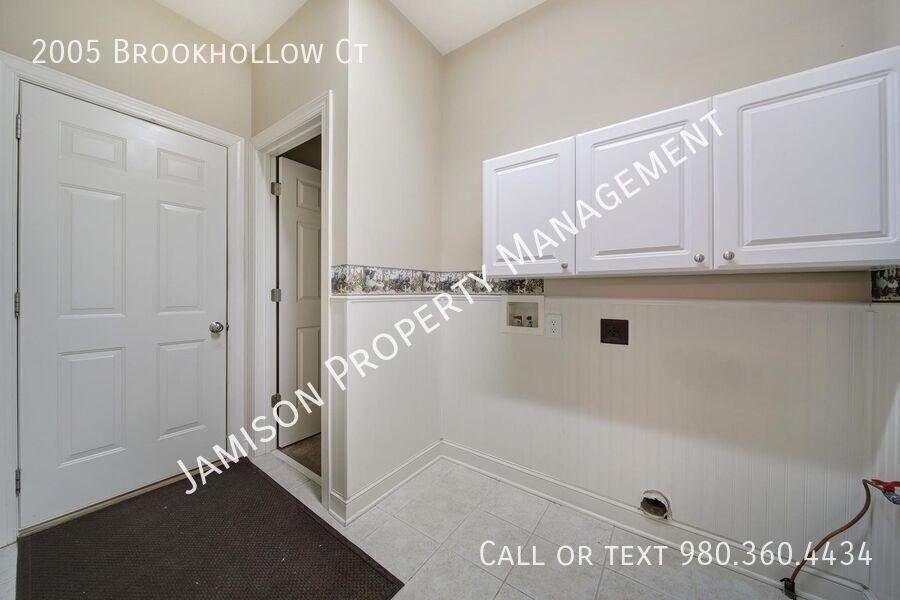 2005 Brookhollow Ct - Photo 5 of 36