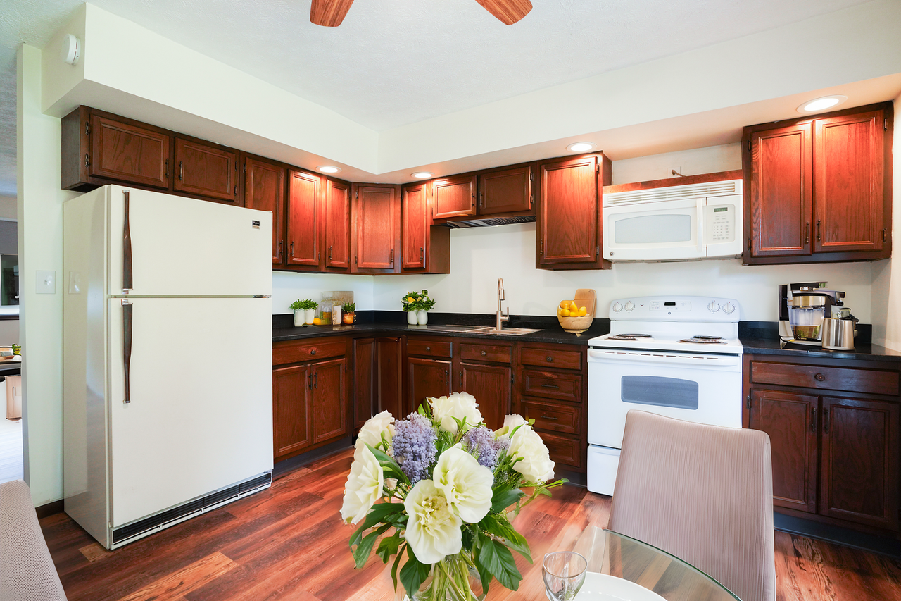 855 S Hazel St #4 - Photo 3 of 11