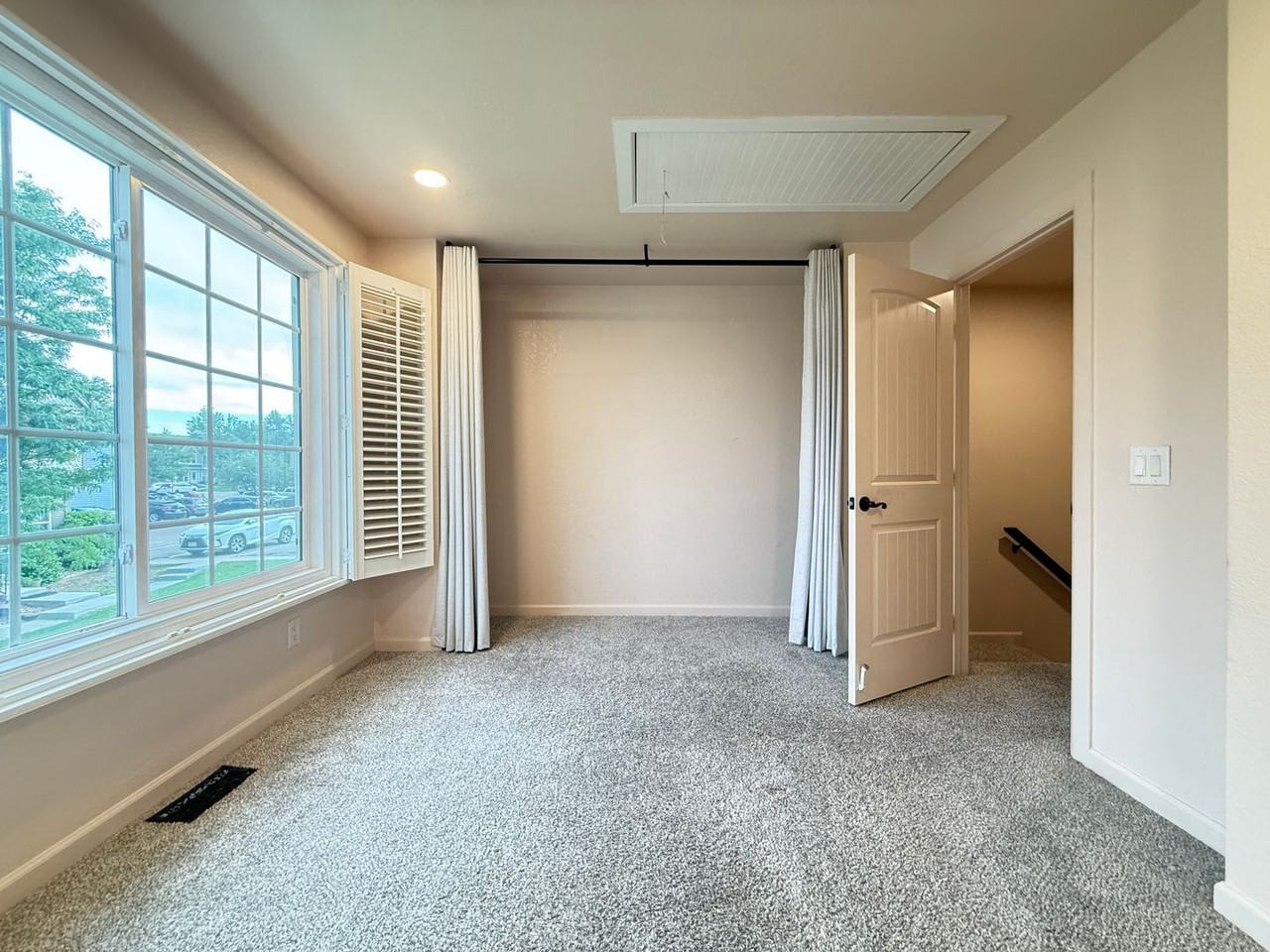 3408 Queen Anne Way - Photo 3 of 8