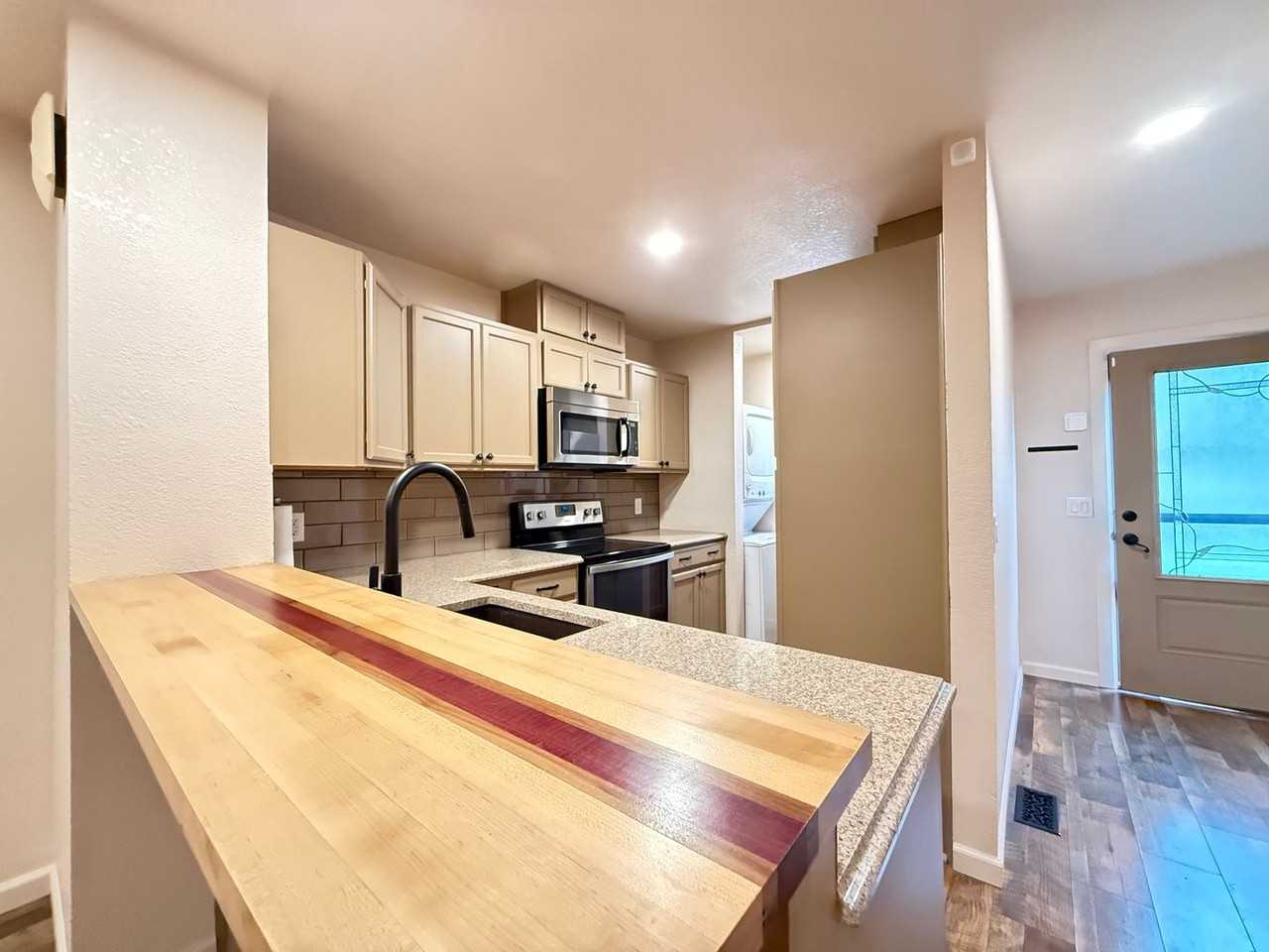 3408 Queen Anne Way - Photo 6 of 8