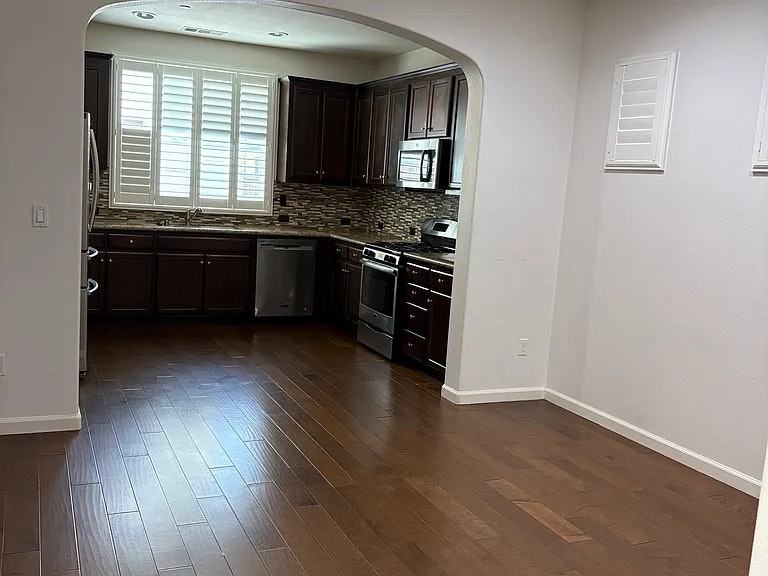 1016 Applewood Drive - Photo 4 of 13