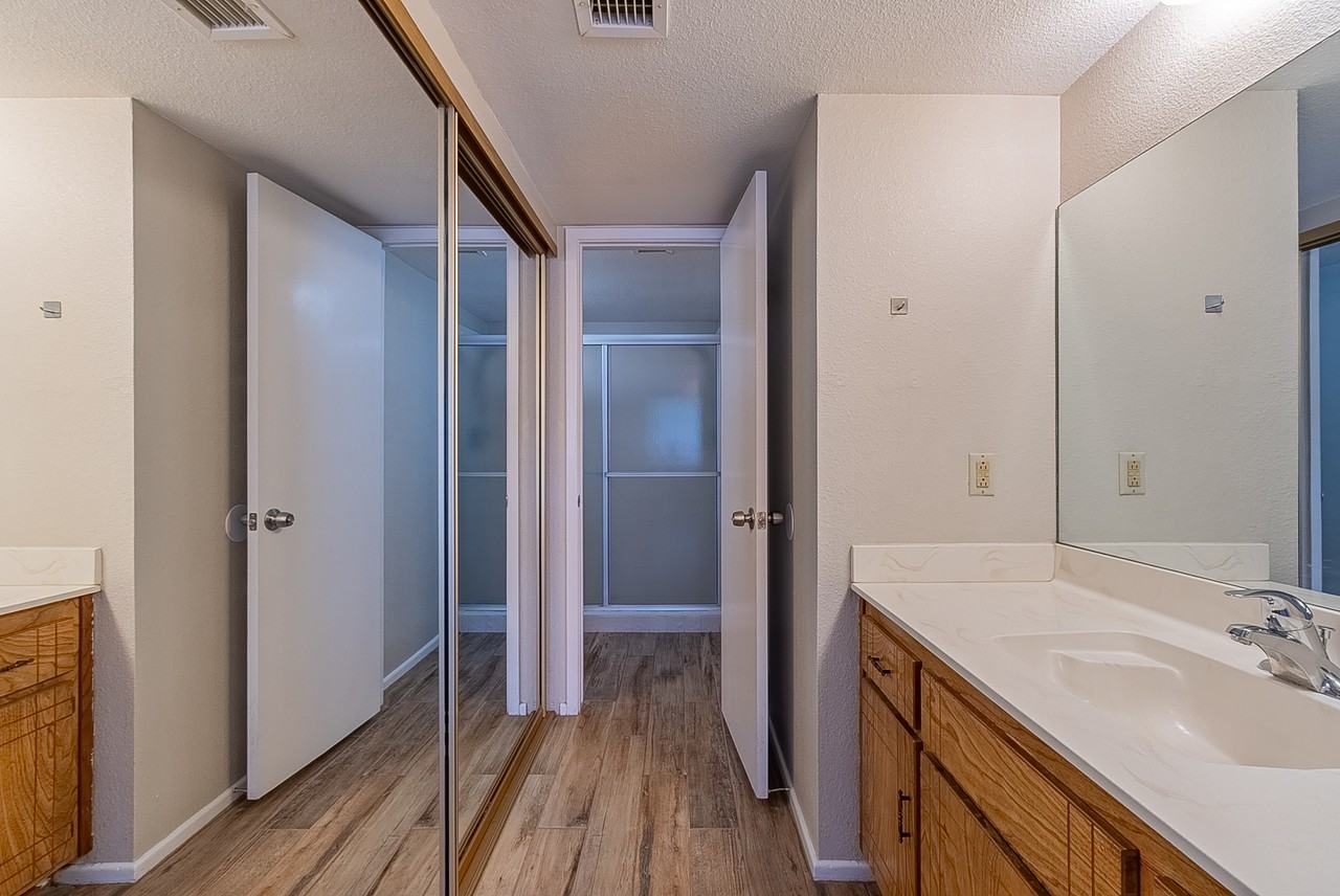 1662 W 13th St - Photo 5 of 33