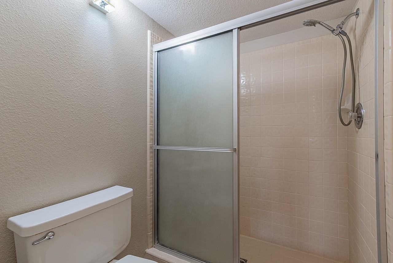 1662 W 13th St - Photo 6 of 33