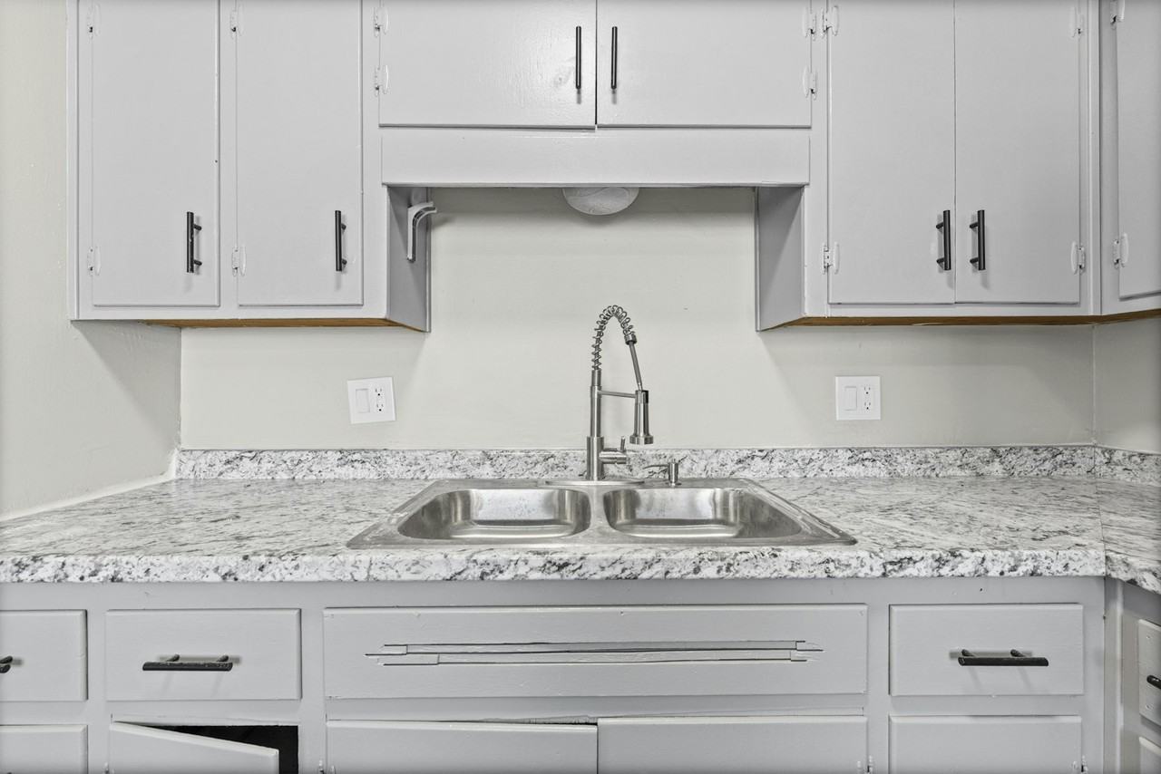 2900 West 43rd Terrace, Unit A - Photo 7 of 19