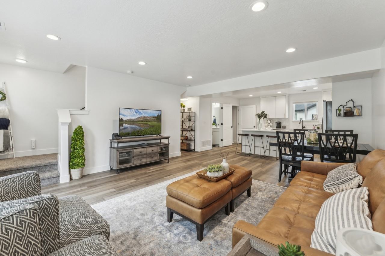635 40th St #1006 - Photo 4 of 24