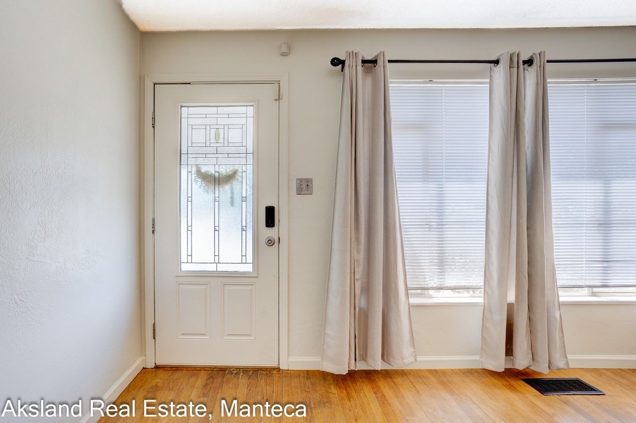 251 W Kent St #1 - Photo 5 of 26