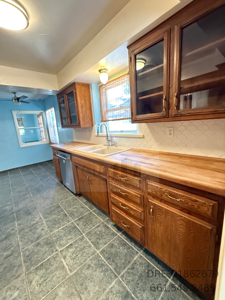 2716 17th St #1 - Photo 5 of 15