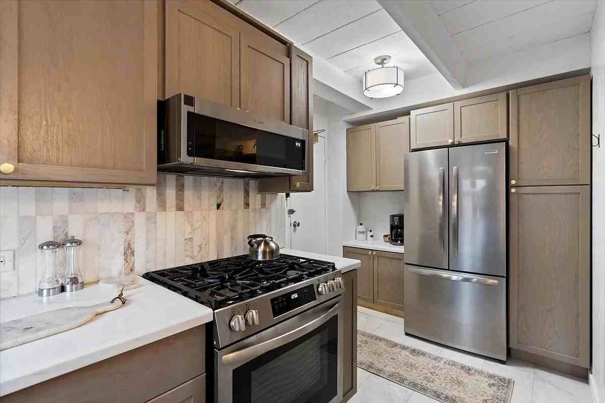 1860 Sherman Avenue - Photo 2 of 9
