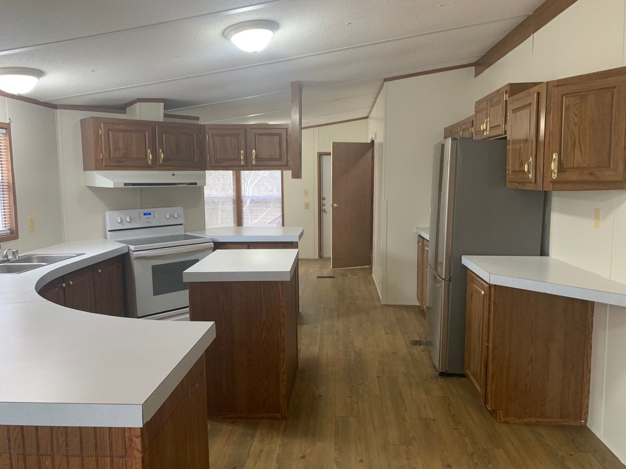 915 Boulder Blf - Photo 7 of 25