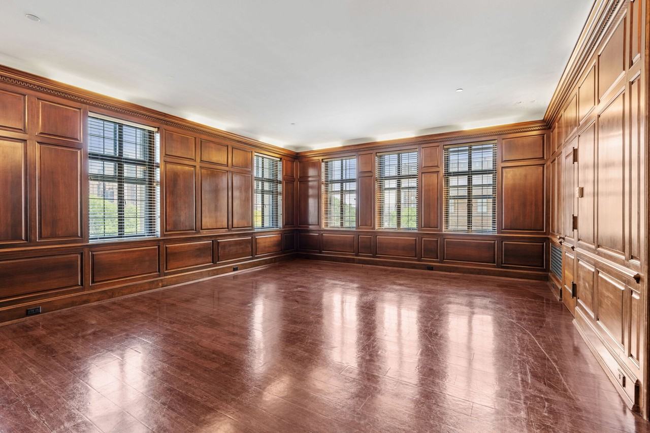 430 Oak Grove - Photo 4 of 50