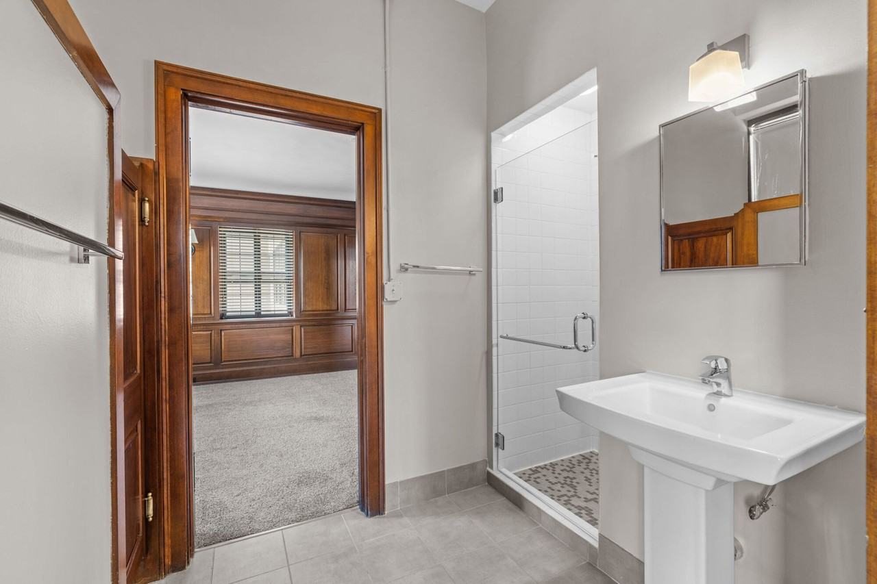 430 Oak Grove - Photo 5 of 50