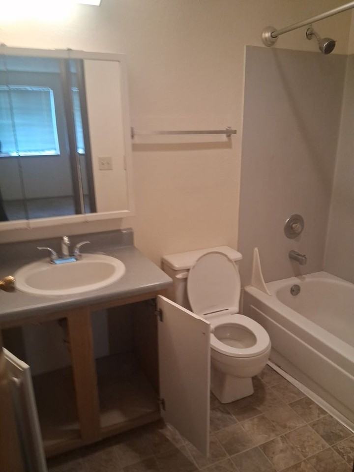 37th Street Apartments - Photo 6 of 8