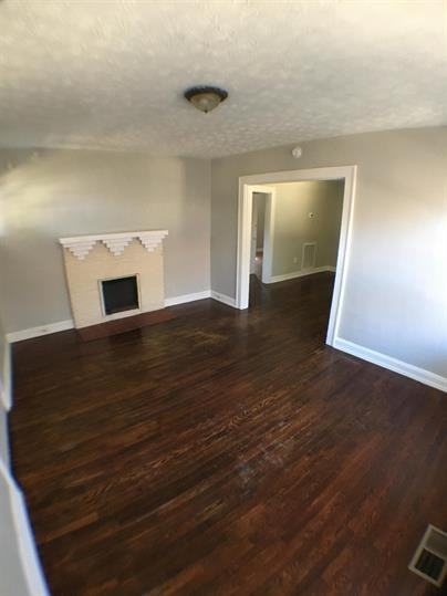 423 S Hembree St #1 - Photo 3 of 9