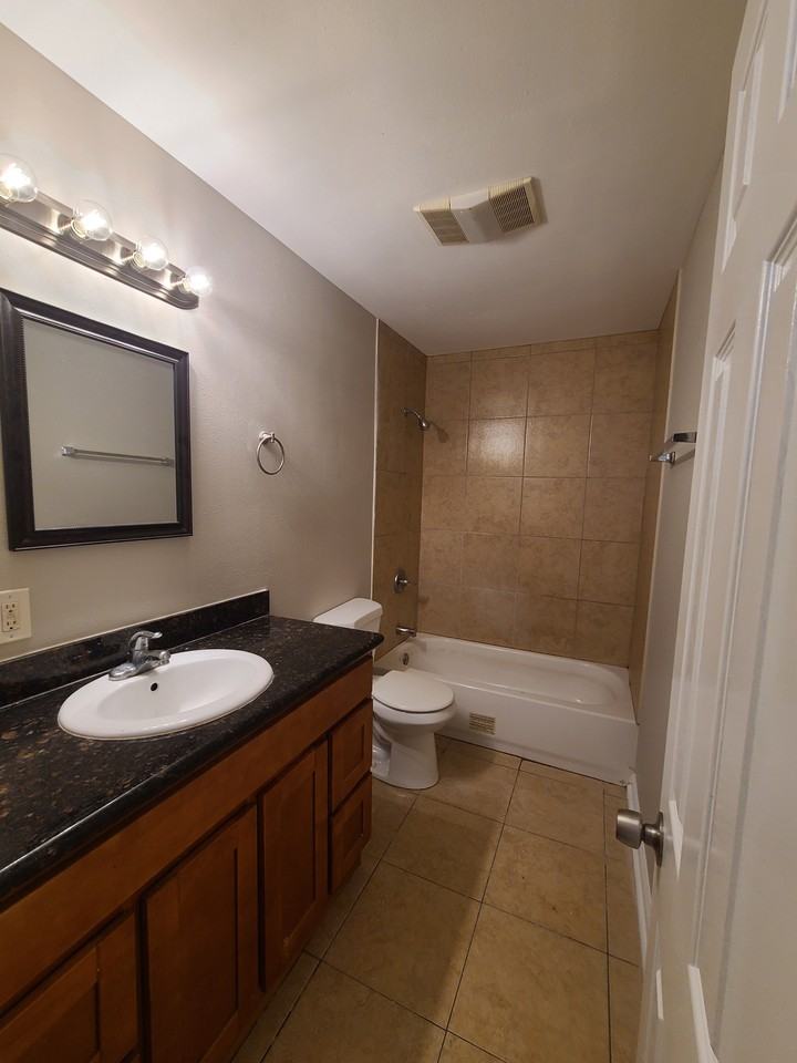 3820 Juno Dr #3820 - Photo 4 of 9