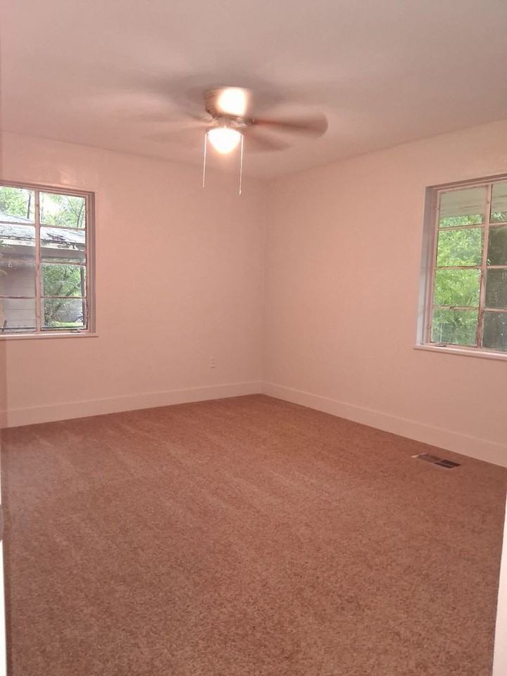 3122 Oak Forest Dr - Photo 4 of 10