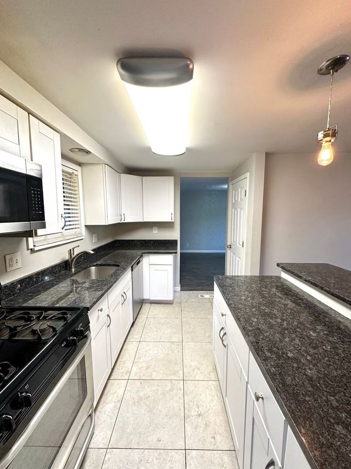 481 Filmore Rd - Photo 5 of 16