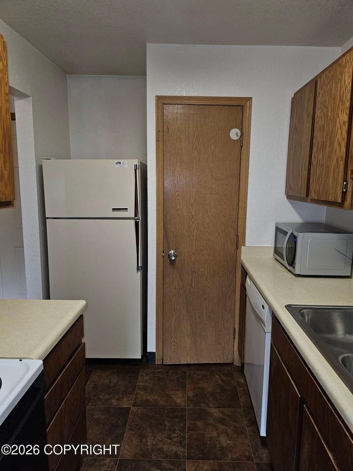 340 E Palmer Wasilla Hwy #B8 - Photo 2 of 13