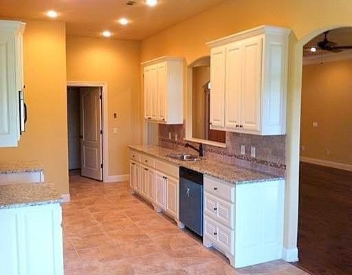 3401 Sw 8th St - Photo 4 of 7