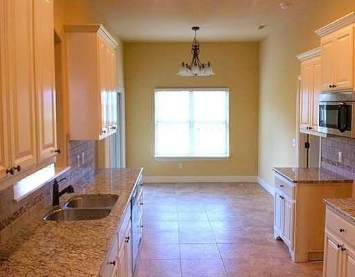 3401 Sw 8th St - Photo 5 of 7