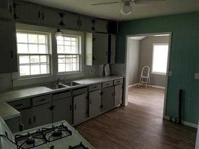 809 S Rogers St - Photo 2 of 14