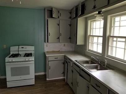 809 S Rogers St - Photo 3 of 14