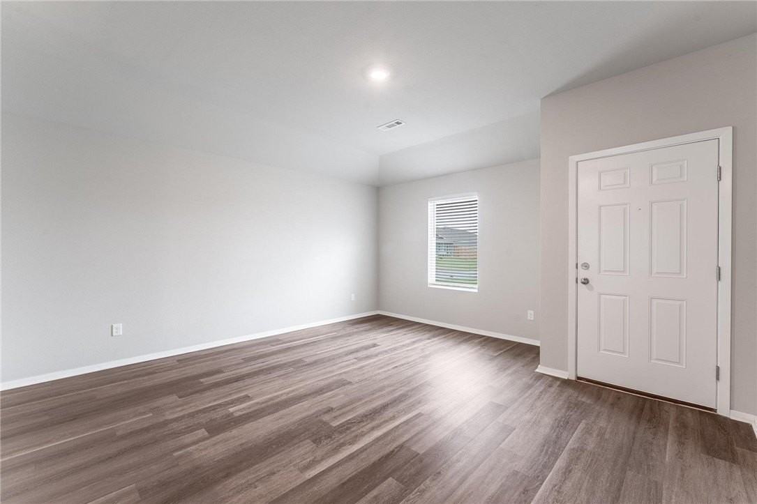 3604 N Hariet Dr - Photo 3 of 14