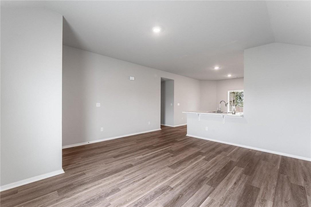 3604 N Hariet Dr - Photo 4 of 14