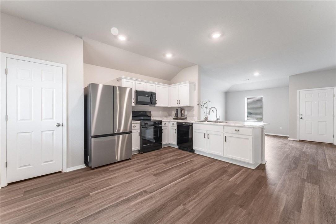 3604 N Hariet Dr - Photo 5 of 14
