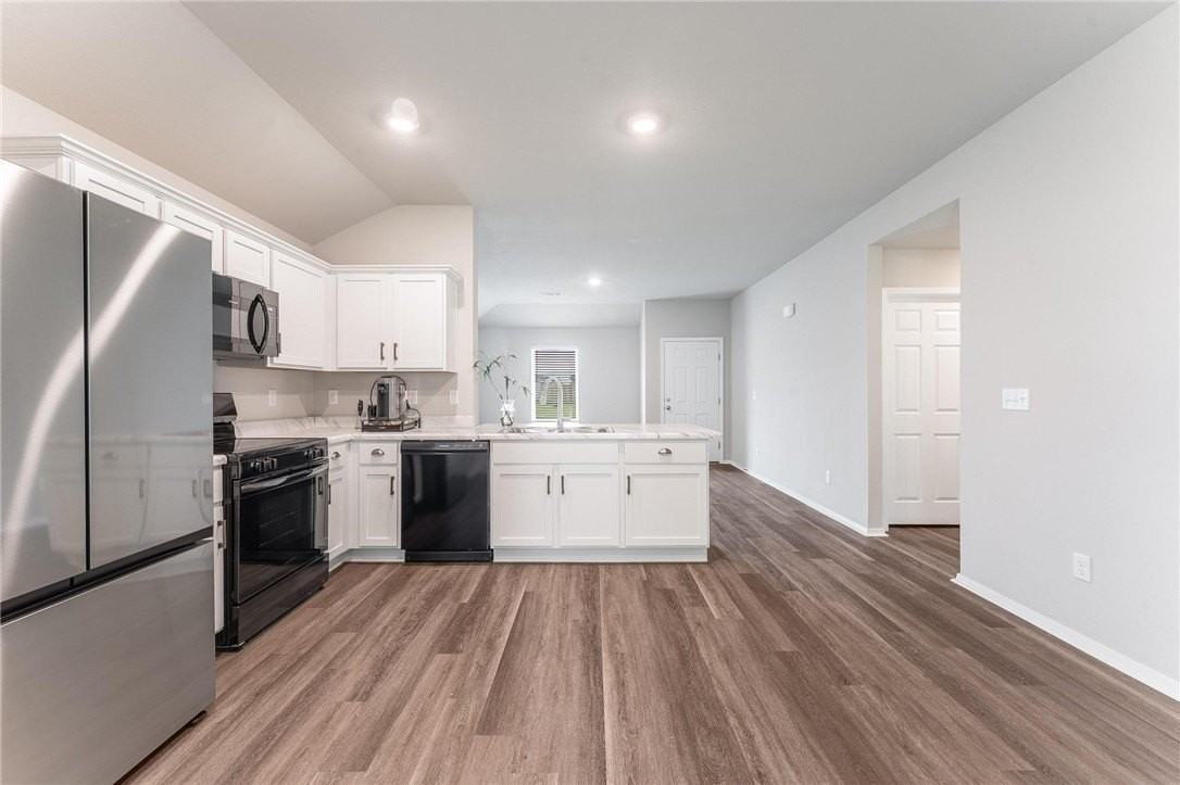 3604 N Hariet Dr - Photo 6 of 14