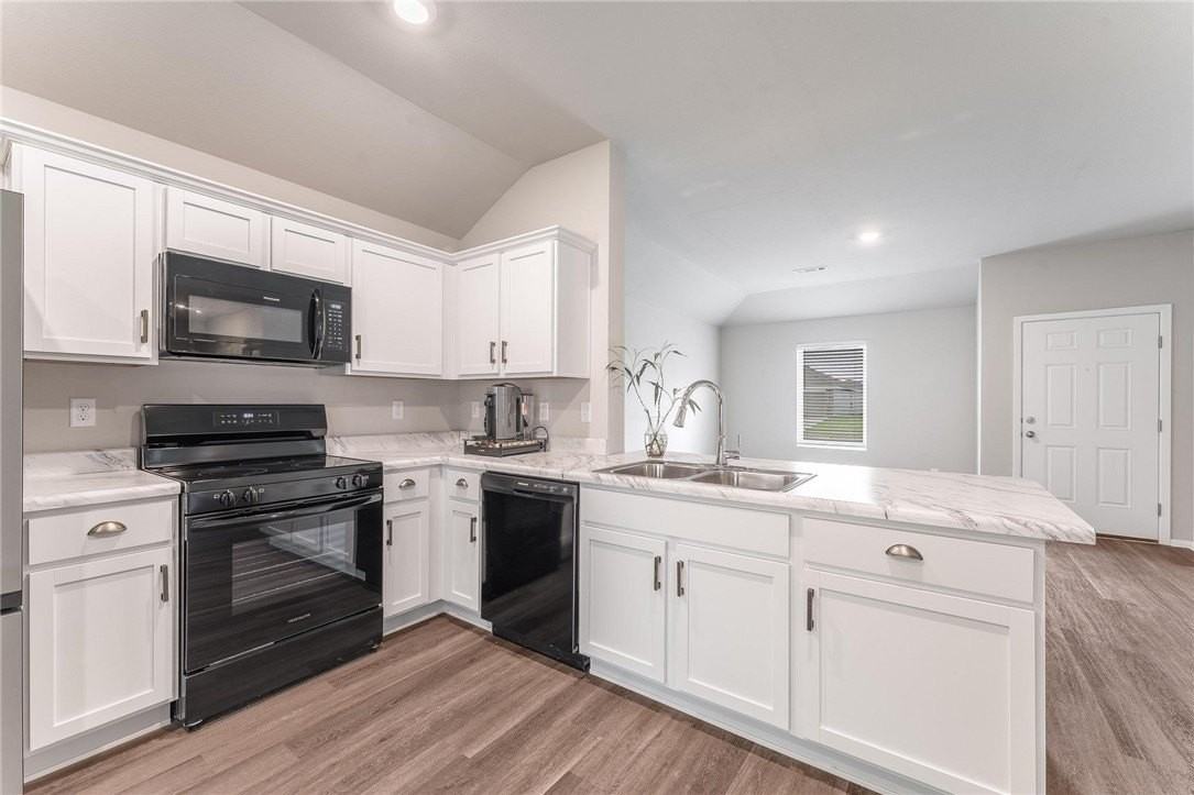 3604 N Hariet Dr - Photo 7 of 14