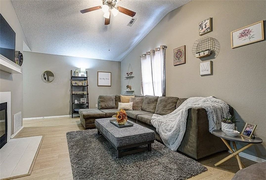 1701 Signature Dr - Photo 2 of 21