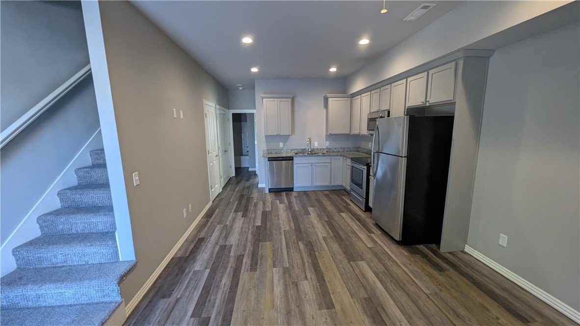 128 S Pleasant St #C - Photo 4 of 14
