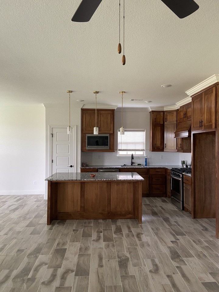 720 Skylar St - Photo 5 of 12