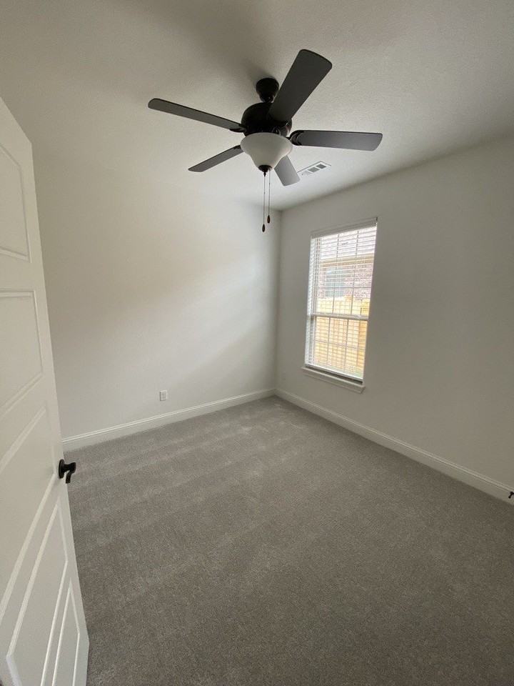 720 Skylar St - Photo 6 of 12