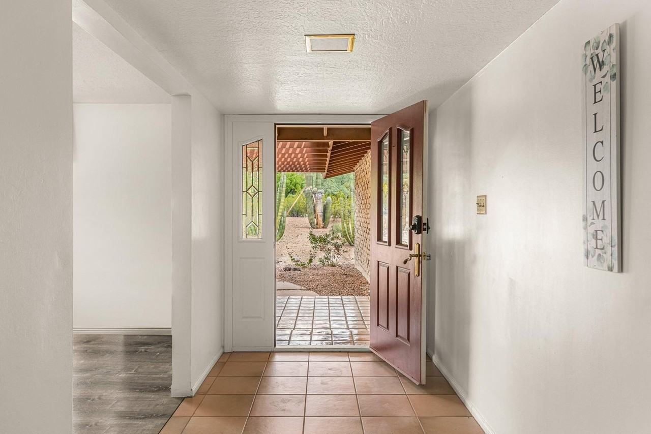 5901 E Cactus Wren Rd - Photo 2 of 23