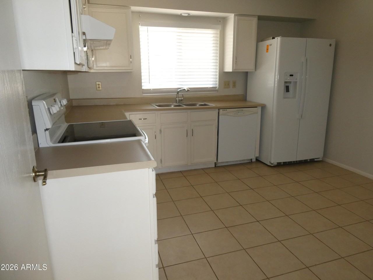 2146 W Utopia Rd - Photo 4 of 16